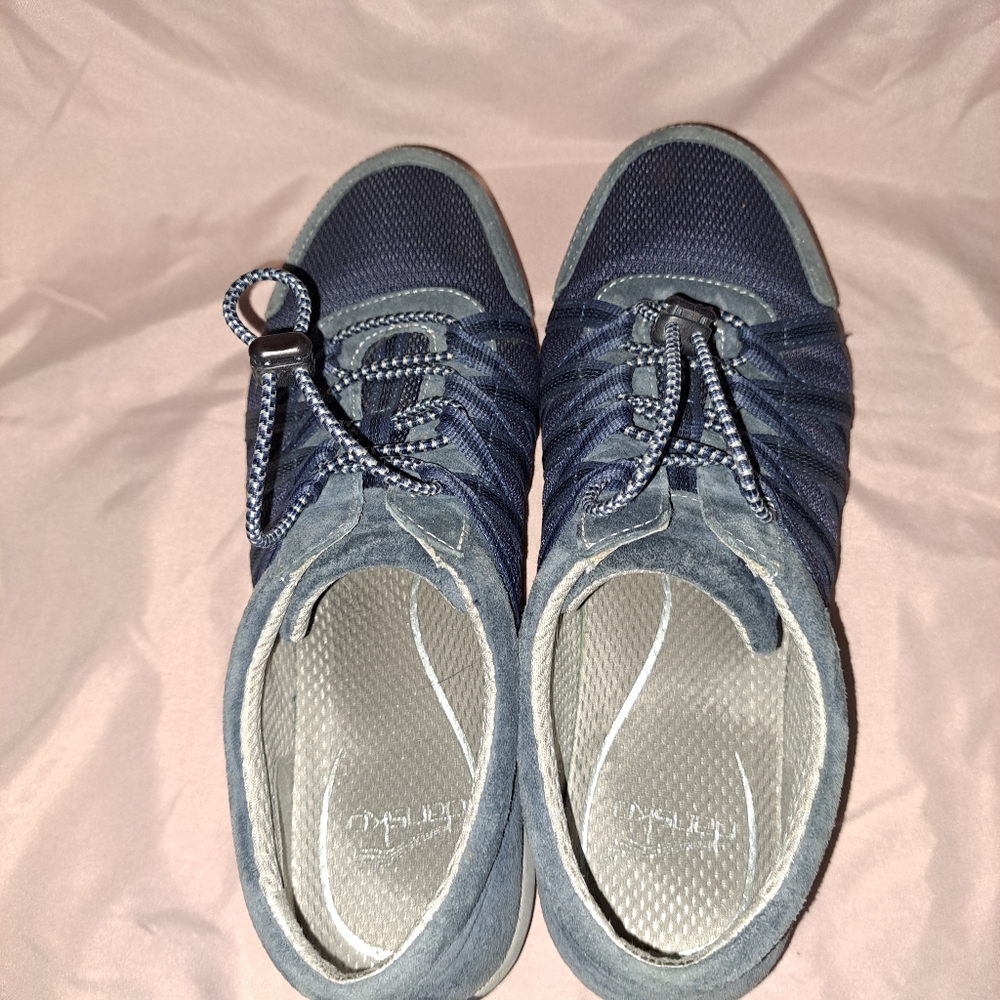 Shoes - Picture 6 of 8
